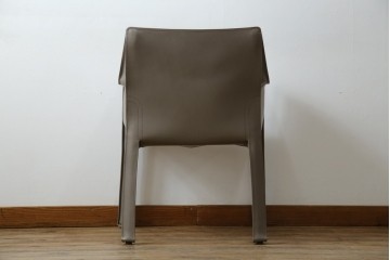 中古　超美品　Cassina(カッシーナ)　MARIO BELLINI(マリオベリーニ)　なめらかな質感の厚革製413CAB(キャブ)アームチェア　定価約50万円　(R-086033)