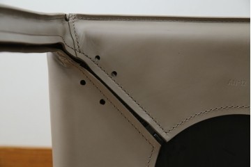 中古　超美品　Cassina(カッシーナ)　MARIO BELLINI(マリオベリーニ)　なめらかな質感の厚革製413CAB(キャブ)アームチェア　定価約50万円　(R-086033)