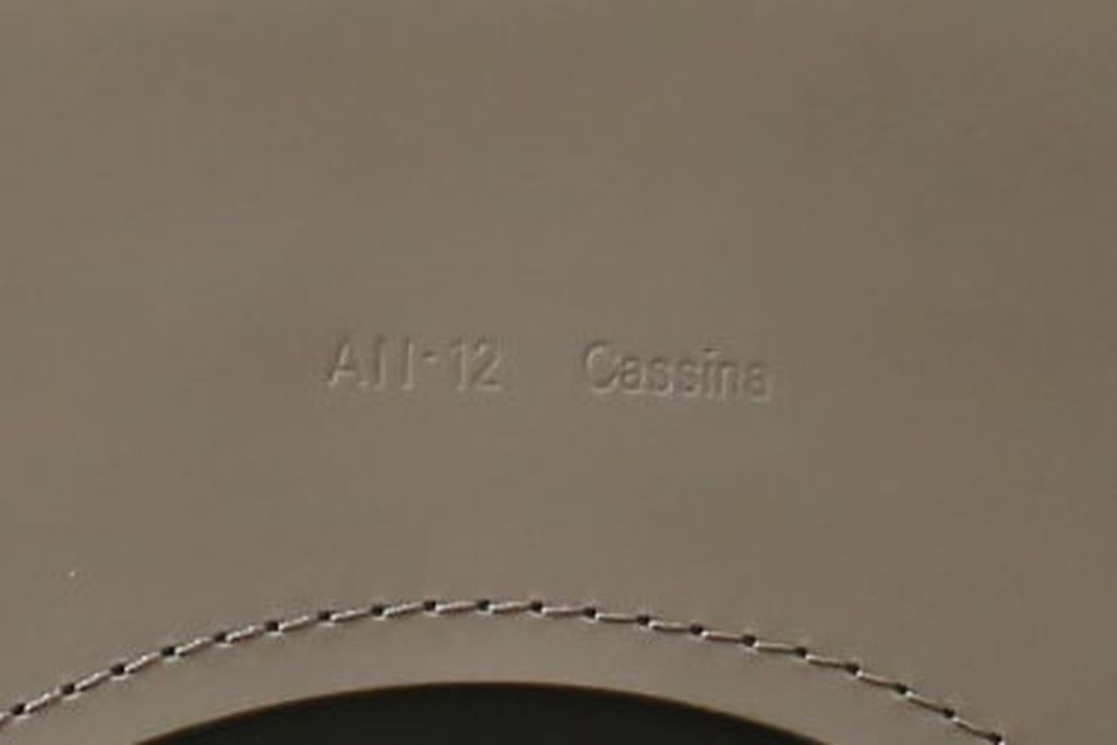 中古　超美品　Cassina(カッシーナ)　MARIO BELLINI(マリオベリーニ)　なめらかな質感の厚革製413CAB(キャブ)アームチェア　定価約50万円　(R-086033)