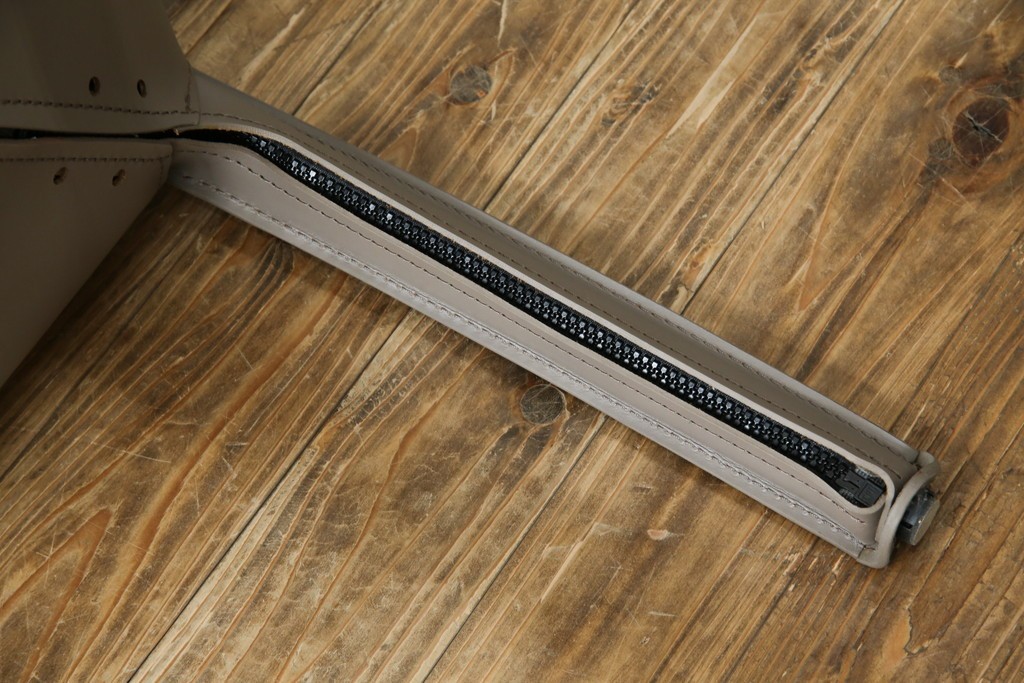 中古　超美品　Cassina(カッシーナ)　MARIO BELLINI(マリオベリーニ)　なめらかな質感の厚革製413CAB(キャブ)アームチェア　定価約50万円　(R-086033)