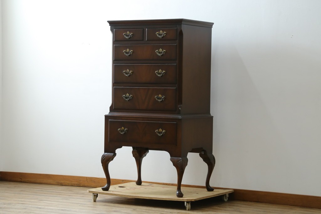 イギリスヴィンテージ　Burton Reproductions Limited　マホガニー材　上品な木肌を楽しめる猫脚のトールチェスト　(R-086039)