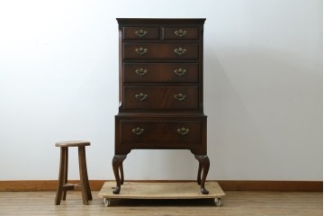 イギリスヴィンテージ　Burton Reproductions Limited　マホガニー材　上品な木肌を楽しめる猫脚のトールチェスト　(R-086039)