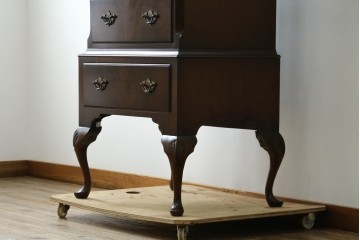 イギリスヴィンテージ　Burton Reproductions Limited　マホガニー材　上品な木肌を楽しめる猫脚のトールチェスト　(R-086039)