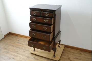 イギリスヴィンテージ　Burton Reproductions Limited　マホガニー材　上品な木肌を楽しめる猫脚のトールチェスト　(R-086039)