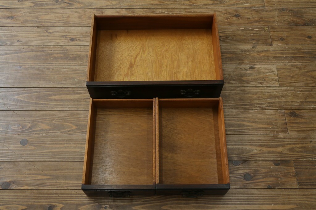 イギリスヴィンテージ　Burton Reproductions Limited　マホガニー材　上品な木肌を楽しめる猫脚のトールチェスト　(R-086039)