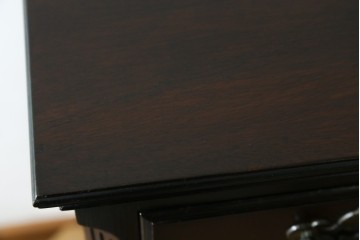 イギリスヴィンテージ　Burton Reproductions Limited　マホガニー材　上品な木肌を楽しめる猫脚のトールチェスト　(R-086039)