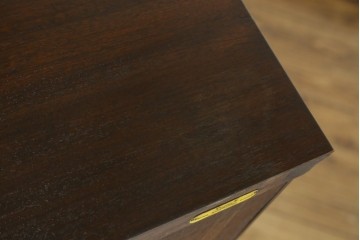 イギリスヴィンテージ　Burton Reproductions Limited　マホガニー材　上品な木肌を楽しめる猫脚のトールチェスト　(R-086039)