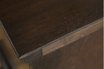 イギリスヴィンテージ　Burton Reproductions Limited　マホガニー材　上品な木肌を楽しめる猫脚のトールチェスト　(R-086039)