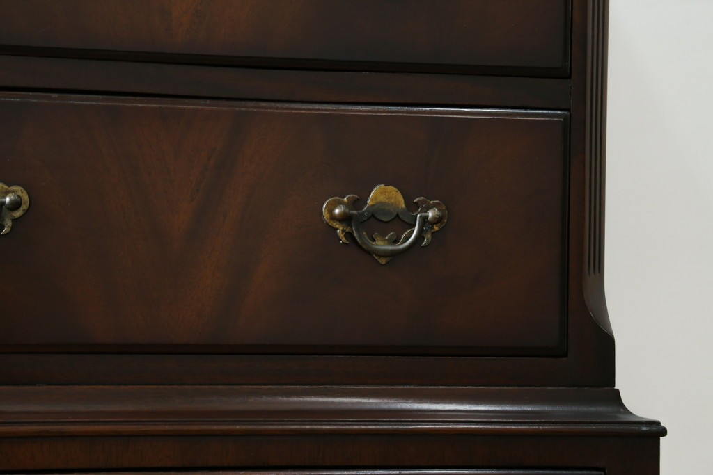 イギリスヴィンテージ　Burton Reproductions Limited　マホガニー材　上品な木肌を楽しめる猫脚のトールチェスト　(R-086039)