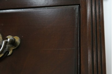 イギリスヴィンテージ　Burton Reproductions Limited　マホガニー材　上品な木肌を楽しめる猫脚のトールチェスト　(R-086039)