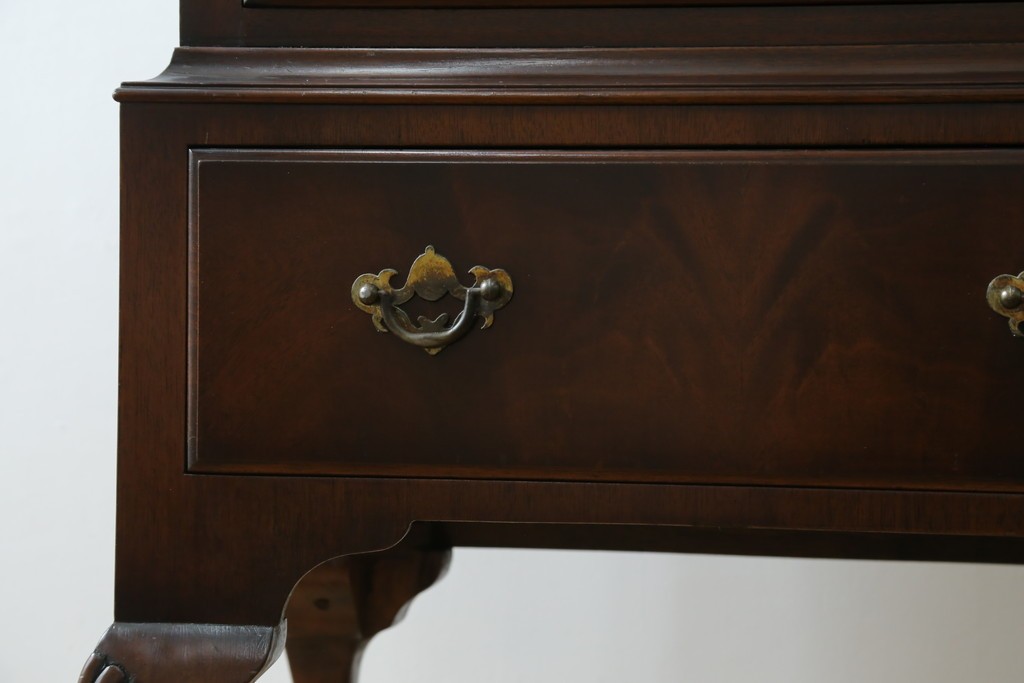 イギリスヴィンテージ　Burton Reproductions Limited　マホガニー材　上品な木肌を楽しめる猫脚のトールチェスト　(R-086039)