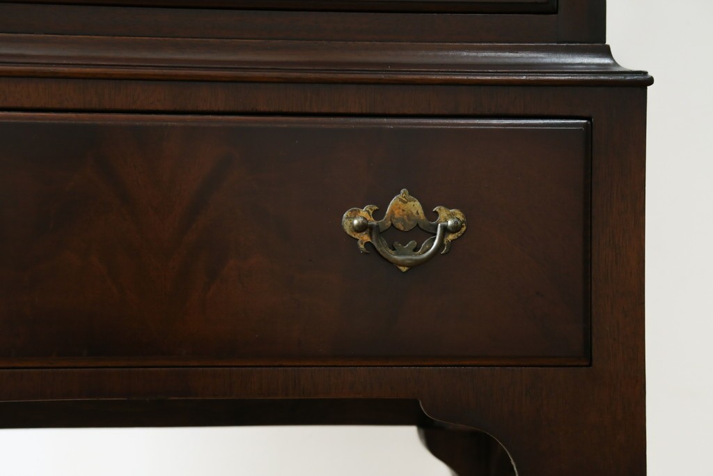 イギリスヴィンテージ　Burton Reproductions Limited　マホガニー材　上品な木肌を楽しめる猫脚のトールチェスト　(R-086039)