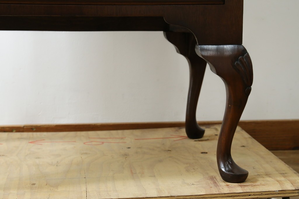 イギリスヴィンテージ　Burton Reproductions Limited　マホガニー材　上品な木肌を楽しめる猫脚のトールチェスト　(R-086039)