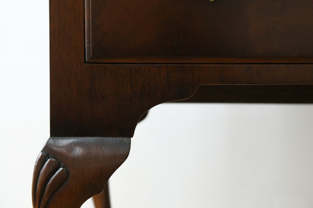 イギリスヴィンテージ　Burton Reproductions Limited　マホガニー材　上品な木肌を楽しめる猫脚のトールチェスト　(R-086039)