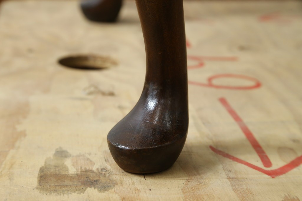 イギリスヴィンテージ　Burton Reproductions Limited　マホガニー材　上品な木肌を楽しめる猫脚のトールチェスト　(R-086039)