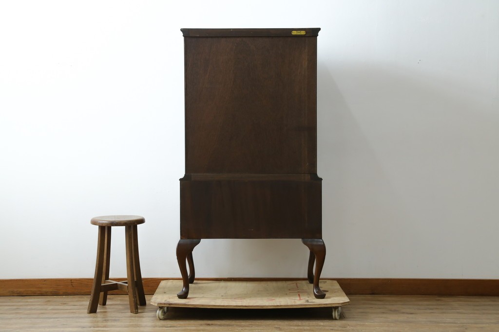 イギリスヴィンテージ　Burton Reproductions Limited　マホガニー材　上品な木肌を楽しめる猫脚のトールチェスト　(R-086039)