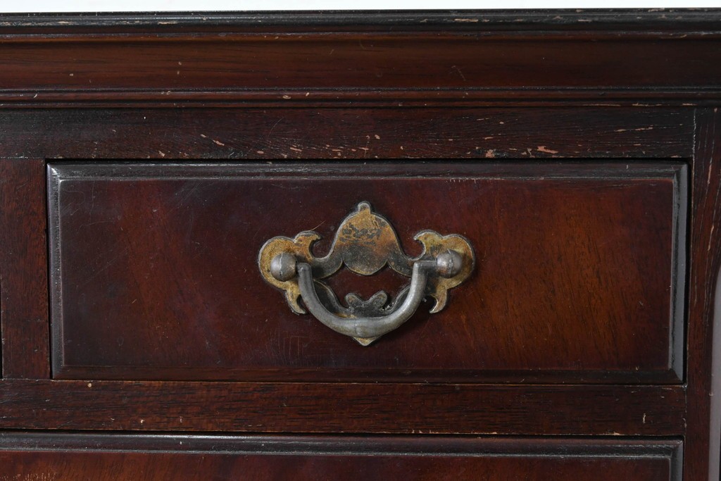 イギリスヴィンテージ　Burton Reproductions Limited　マホガニー材　上品な木肌を楽しめる猫脚のトールチェスト　(R-086039)