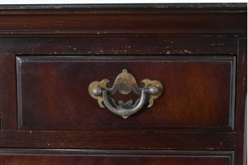 イギリスヴィンテージ　Burton Reproductions Limited　マホガニー材　上品な木肌を楽しめる猫脚のトールチェスト　(R-086039)