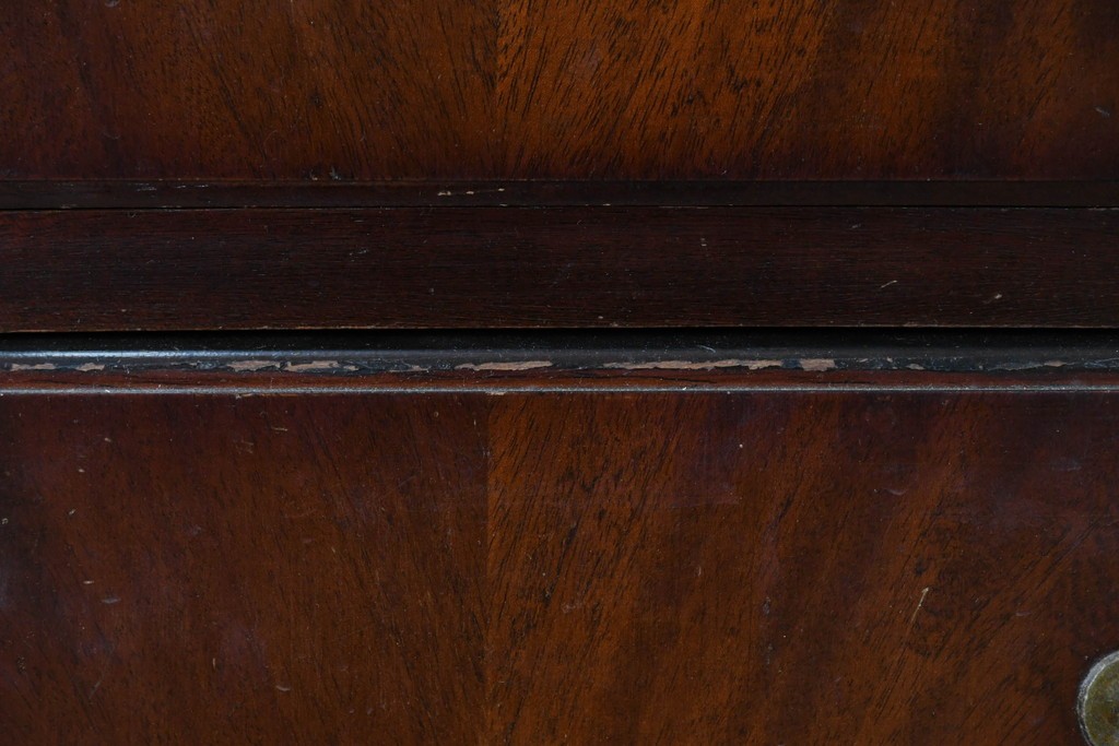 イギリスヴィンテージ　Burton Reproductions Limited　マホガニー材　上品な木肌を楽しめる猫脚のトールチェスト　(R-086039)