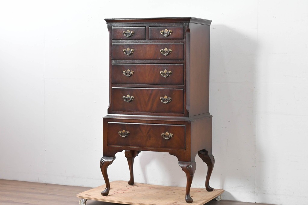 イギリスヴィンテージ　Burton Reproductions Limited　マホガニー材　上品な木肌を楽しめる猫脚のトールチェスト　(R-086039)
