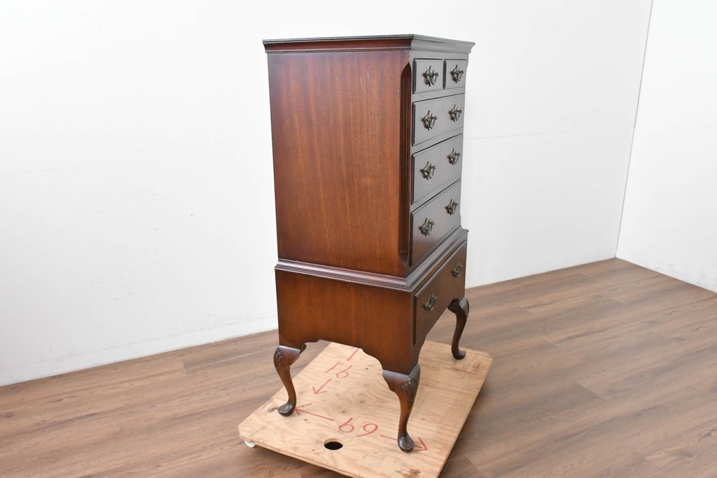 イギリスヴィンテージ　Burton Reproductions Limited　マホガニー材　上品な木肌を楽しめる猫脚のトールチェスト　(R-086039)