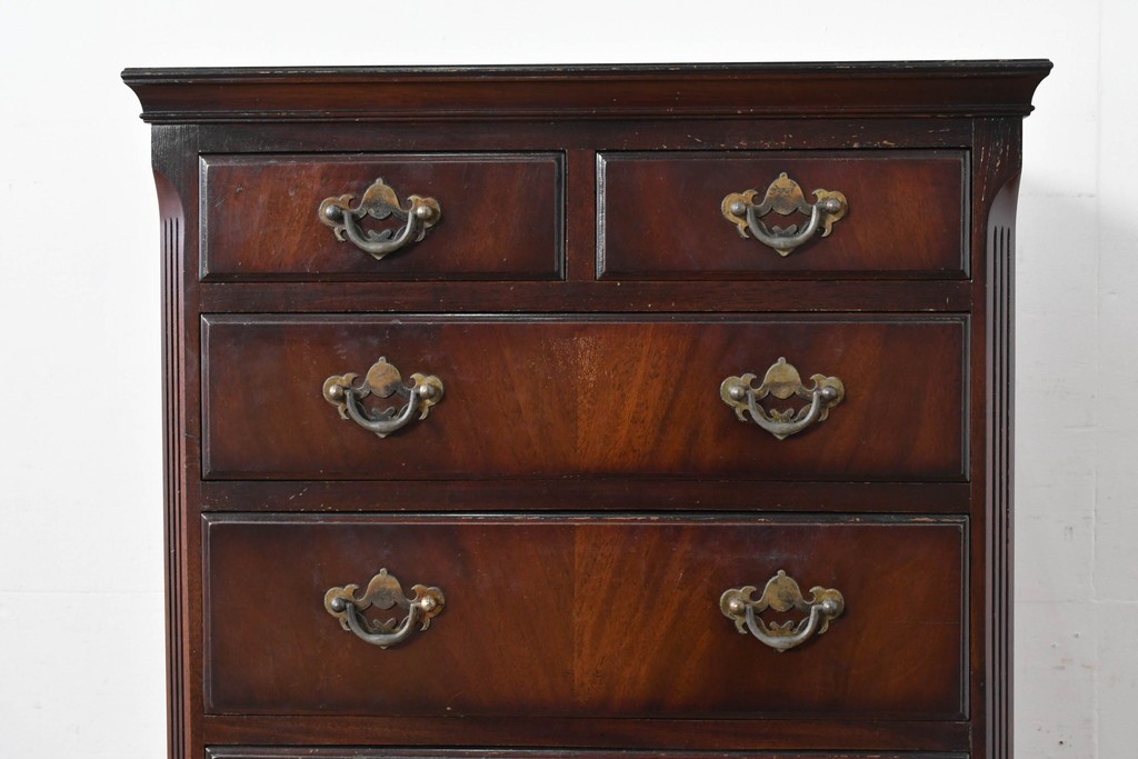 イギリスヴィンテージ　Burton Reproductions Limited　マホガニー材　上品な木肌を楽しめる猫脚のトールチェスト　(R-086039)