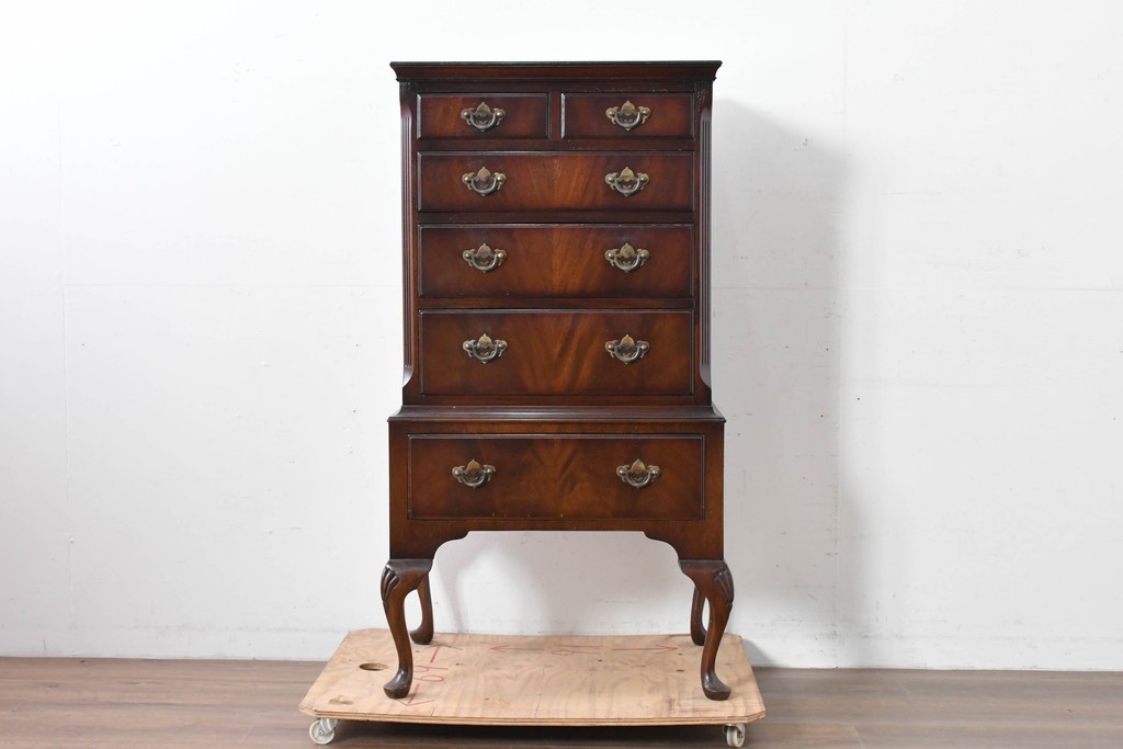 イギリスヴィンテージ　Burton Reproductions Limited　マホガニー材　上品な木肌を楽しめる猫脚のトールチェスト　(R-086039)