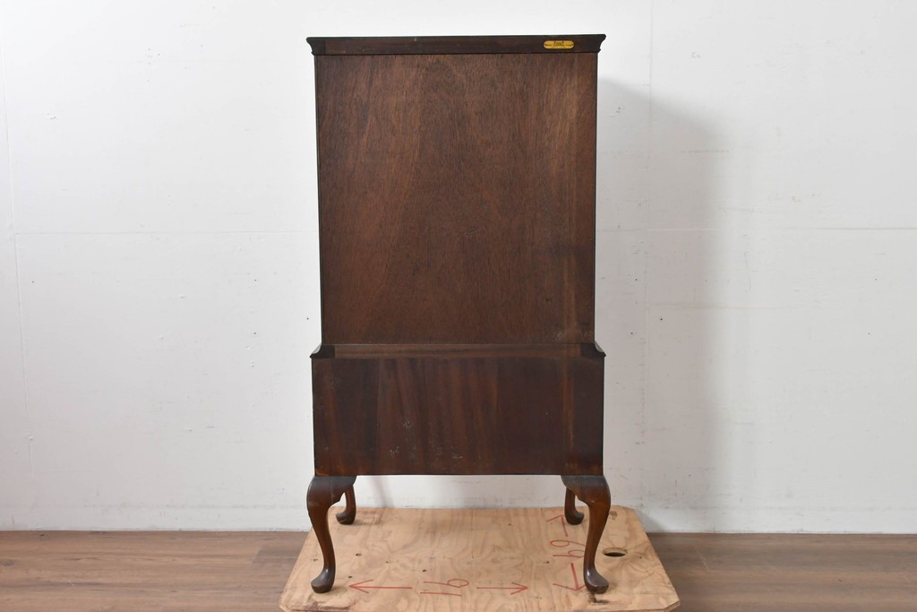 イギリスヴィンテージ　Burton Reproductions Limited　マホガニー材　上品な木肌を楽しめる猫脚のトールチェスト　(R-086039)