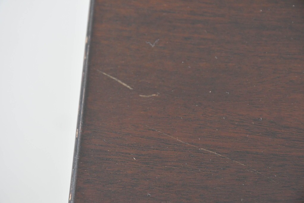 イギリスヴィンテージ　Burton Reproductions Limited　マホガニー材　上品な木肌を楽しめる猫脚のトールチェスト　(R-086039)