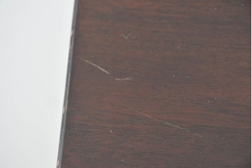 イギリスヴィンテージ　Burton Reproductions Limited　マホガニー材　上品な木肌を楽しめる猫脚のトールチェスト　(R-086039)