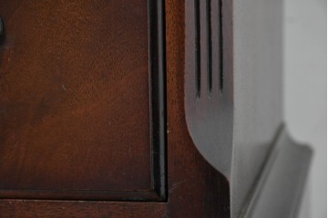 イギリスヴィンテージ　Burton Reproductions Limited　マホガニー材　上品な木肌を楽しめる猫脚のトールチェスト　(R-086039)