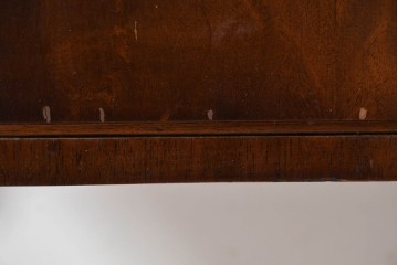 イギリスヴィンテージ　Burton Reproductions Limited　マホガニー材　上品な木肌を楽しめる猫脚のトールチェスト　(R-086039)