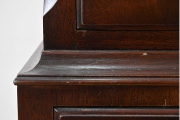 イギリスヴィンテージ　Burton Reproductions Limited　マホガニー材　上品な木肌を楽しめる猫脚のトールチェスト　(R-086039)