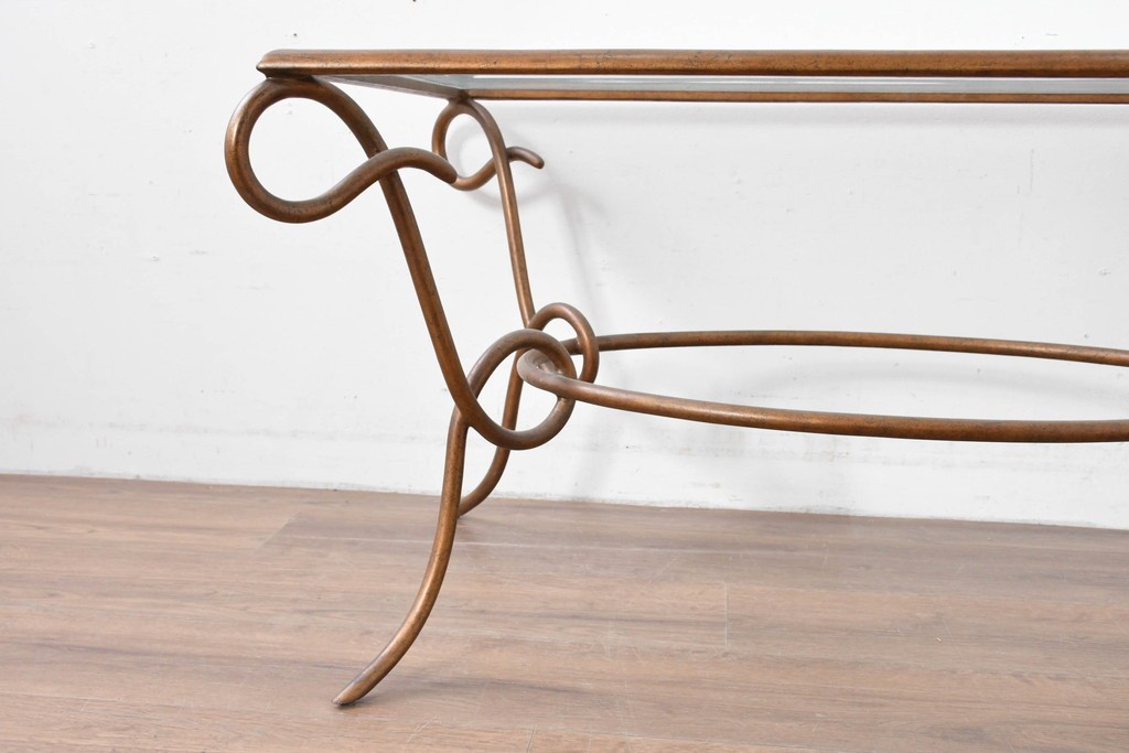 中古　美品　最高級品　アメリカ最高峰家具ブランド　CENTURY(センチュリー)　曲線フレームの美しいガラストップローテーブル　(R-086040)