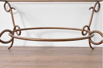 中古　美品　最高級品　アメリカ最高峰家具ブランド　CENTURY(センチュリー)　曲線フレームの美しいガラストップローテーブル　(R-086040)