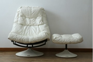 中古　希少な廃番品　EKORNES(エコーネス)　最上級クラス　ドルチェシリーズ　ゆったりとしたつくりのストレスレスチェアとオットマンのセット　定価約50万円　(R-086041)