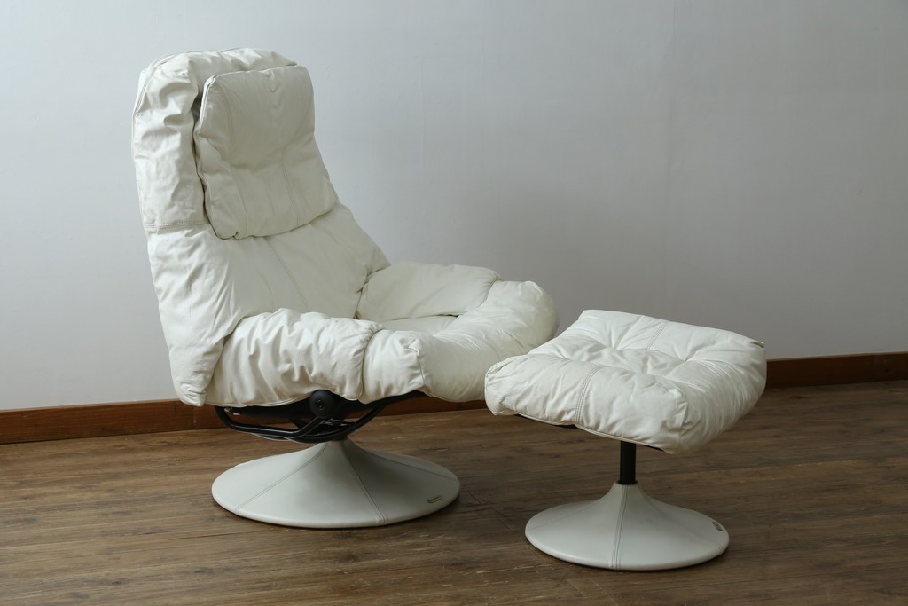 中古　希少な廃番品　EKORNES(エコーネス)　最上級クラス　ドルチェシリーズ　ゆったりとしたつくりのストレスレスチェアとオットマンのセット　定価約50万円　(R-086041)