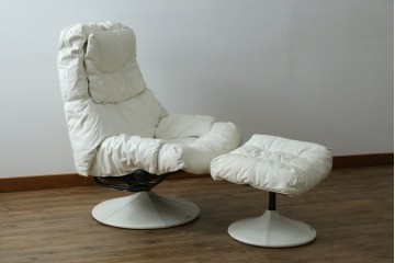 中古　希少な廃番品　EKORNES(エコーネス)　最上級クラス　ドルチェシリーズ　ゆったりとしたつくりのストレスレスチェアとオットマンのセット　定価約50万円　(R-086041)