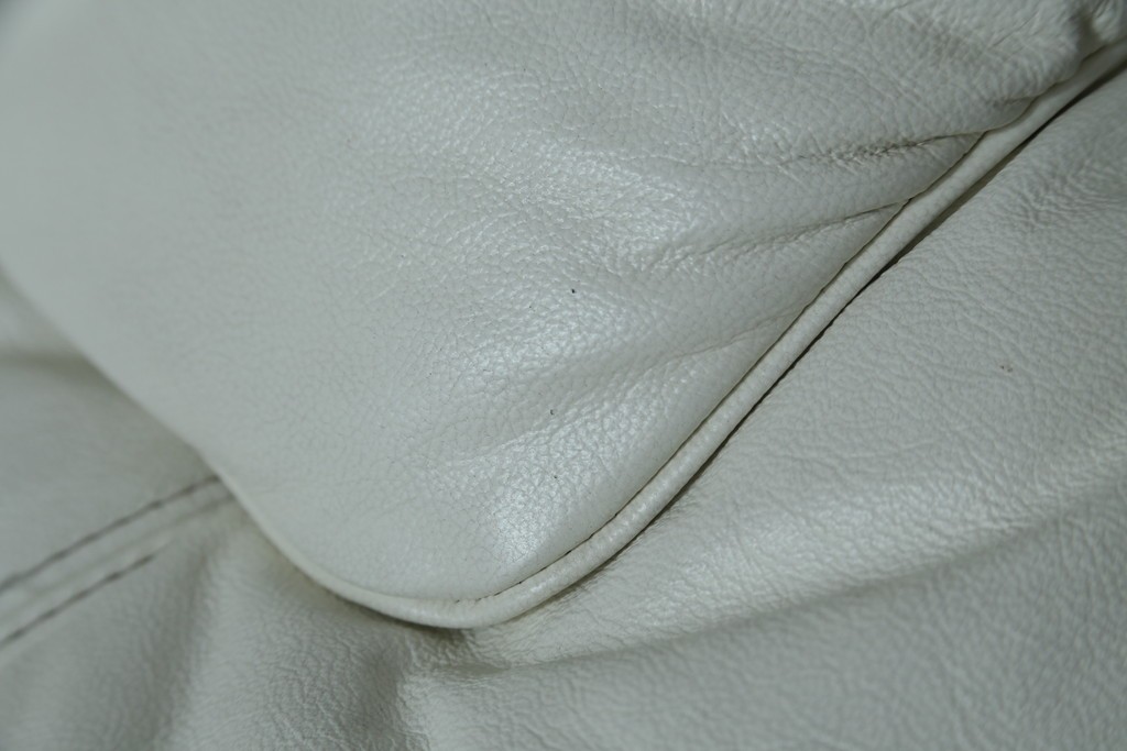 中古　希少な廃番品　EKORNES(エコーネス)　最上級クラス　ドルチェシリーズ　ゆったりとしたつくりのストレスレスチェアとオットマンのセット　定価約50万円　(R-086041)