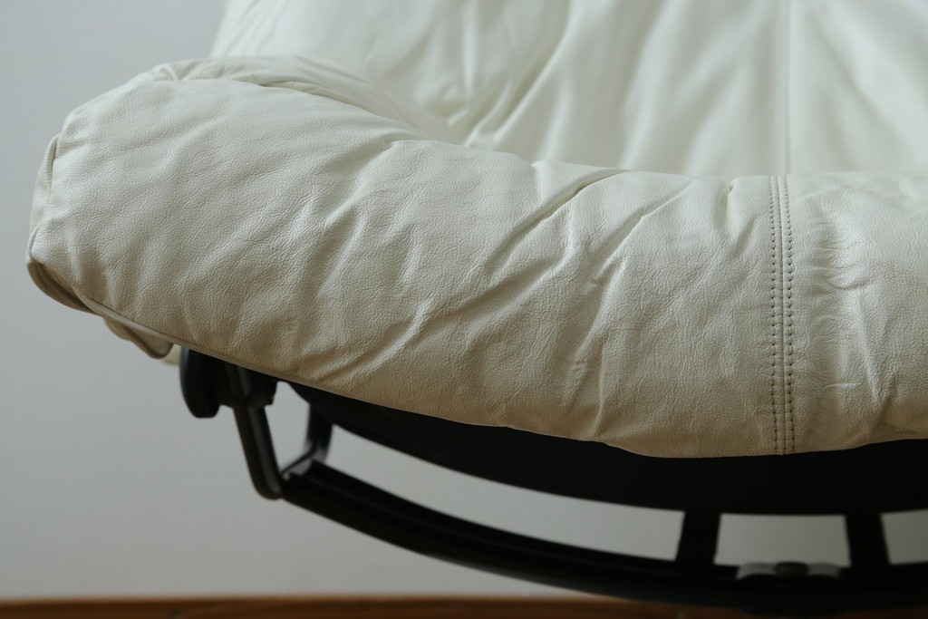 中古　希少な廃番品　EKORNES(エコーネス)　最上級クラス　ドルチェシリーズ　ゆったりとしたつくりのストレスレスチェアとオットマンのセット　定価約50万円　(R-086041)