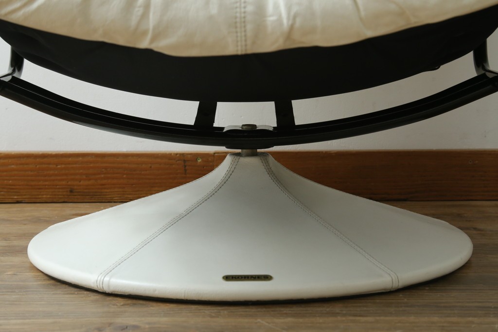 中古　希少な廃番品　EKORNES(エコーネス)　最上級クラス　ドルチェシリーズ　ゆったりとしたつくりのストレスレスチェアとオットマンのセット　定価約50万円　(R-086041)