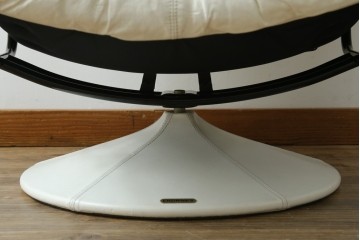 中古　希少な廃番品　EKORNES(エコーネス)　最上級クラス　ドルチェシリーズ　ゆったりとしたつくりのストレスレスチェアとオットマンのセット　定価約50万円　(R-086041)