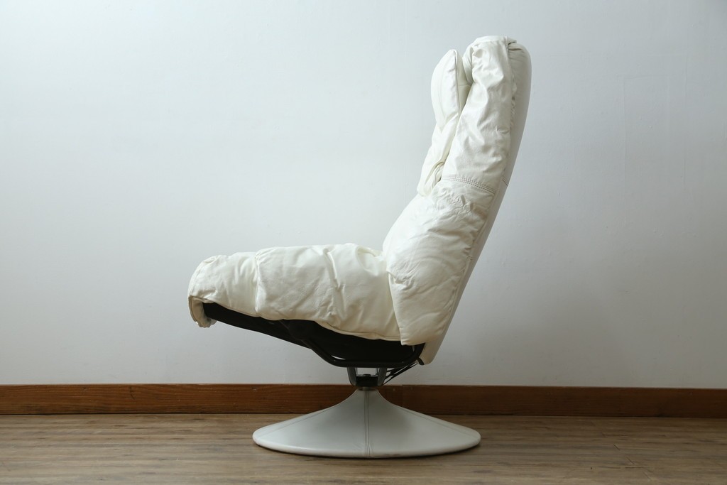 中古　希少な廃番品　EKORNES(エコーネス)　最上級クラス　ドルチェシリーズ　ゆったりとしたつくりのストレスレスチェアとオットマンのセット　定価約50万円　(R-086041)