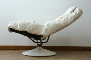 中古　希少な廃番品　EKORNES(エコーネス)　最上級クラス　ドルチェシリーズ　ゆったりとしたつくりのストレスレスチェアとオットマンのセット　定価約50万円　(R-086041)