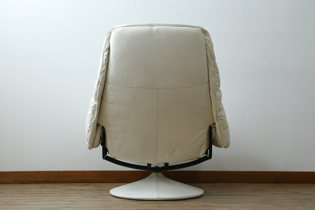 中古　希少な廃番品　EKORNES(エコーネス)　最上級クラス　ドルチェシリーズ　ゆったりとしたつくりのストレスレスチェアとオットマンのセット　定価約50万円　(R-086041)