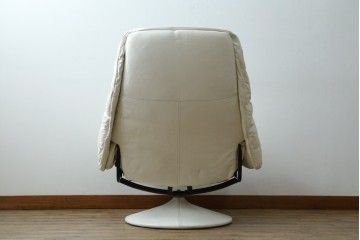 中古　希少な廃番品　EKORNES(エコーネス)　最上級クラス　ドルチェシリーズ　ゆったりとしたつくりのストレスレスチェアとオットマンのセット　定価約50万円　(R-086041)