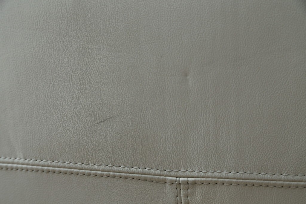 中古　希少な廃番品　EKORNES(エコーネス)　最上級クラス　ドルチェシリーズ　ゆったりとしたつくりのストレスレスチェアとオットマンのセット　定価約50万円　(R-086041)