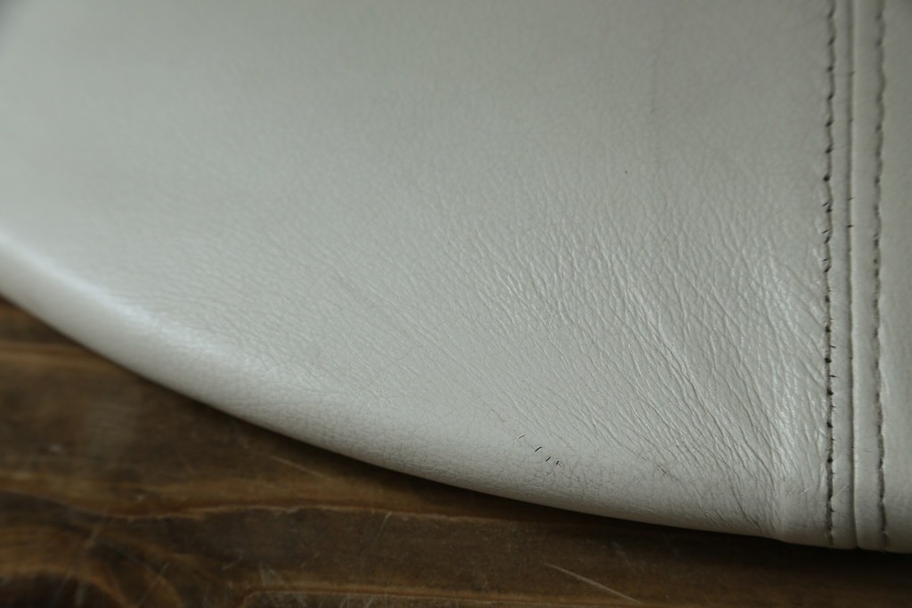 中古　希少な廃番品　EKORNES(エコーネス)　最上級クラス　ドルチェシリーズ　ゆったりとしたつくりのストレスレスチェアとオットマンのセット　定価約50万円　(R-086041)