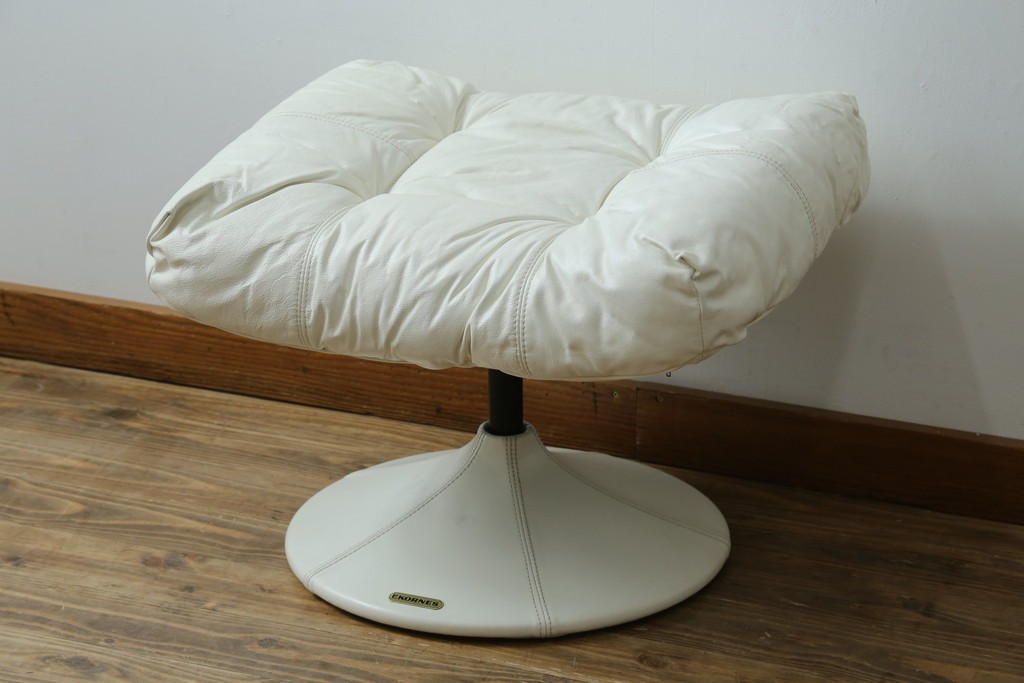 中古　希少な廃番品　EKORNES(エコーネス)　最上級クラス　ドルチェシリーズ　ゆったりとしたつくりのストレスレスチェアとオットマンのセット　定価約50万円　(R-086041)