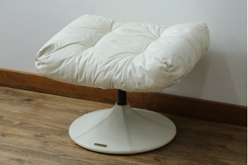 中古　希少な廃番品　EKORNES(エコーネス)　最上級クラス　ドルチェシリーズ　ゆったりとしたつくりのストレスレスチェアとオットマンのセット　定価約50万円　(R-086041)